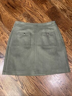 LOFT Light Olive Suede-Look Mini Skirt with Front Patch Pockets Size 4. NWT
